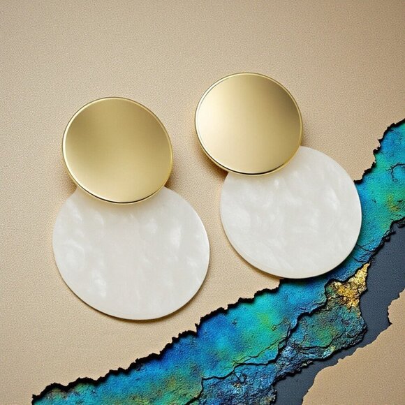 Minimalist Golden Circle Trendy Fashion Design Statement Stylish Earrings - Picture 5 of 11